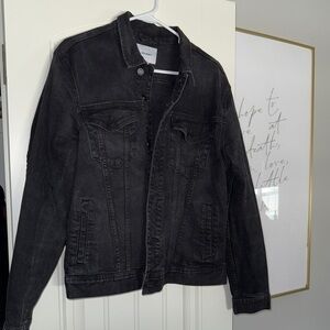 Black old navy jean jacket. Size large